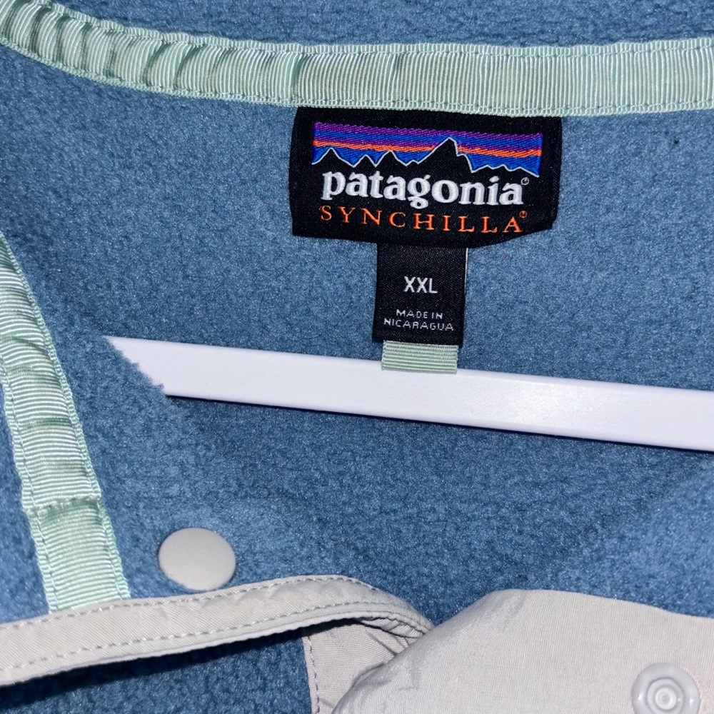 Patagonia Women's Lightweight Synchilla® Snap-T® Fleece Pullover - Picture 2 of 3